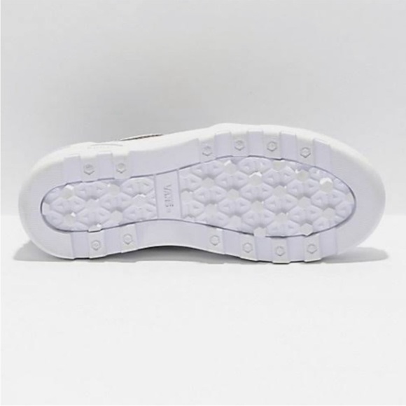 NIB Vans Old Skool Sentry Pride Black & White Rainbow Platform Sneakers - Picture 4 of 11